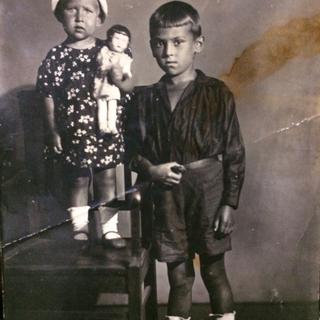 Лихатовы дети Анатолий и Алла 1938 г.jpg